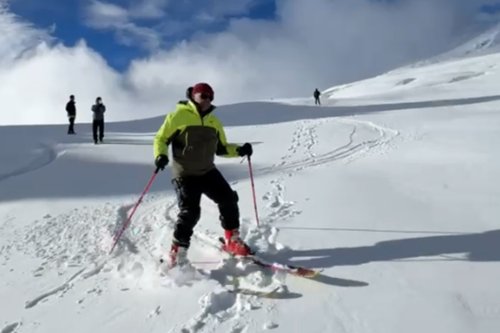 Mera peak skiing